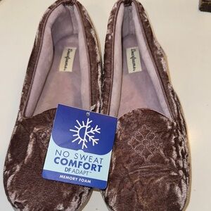 Dearfoams Plum Plush Slippers with Textured Pattern